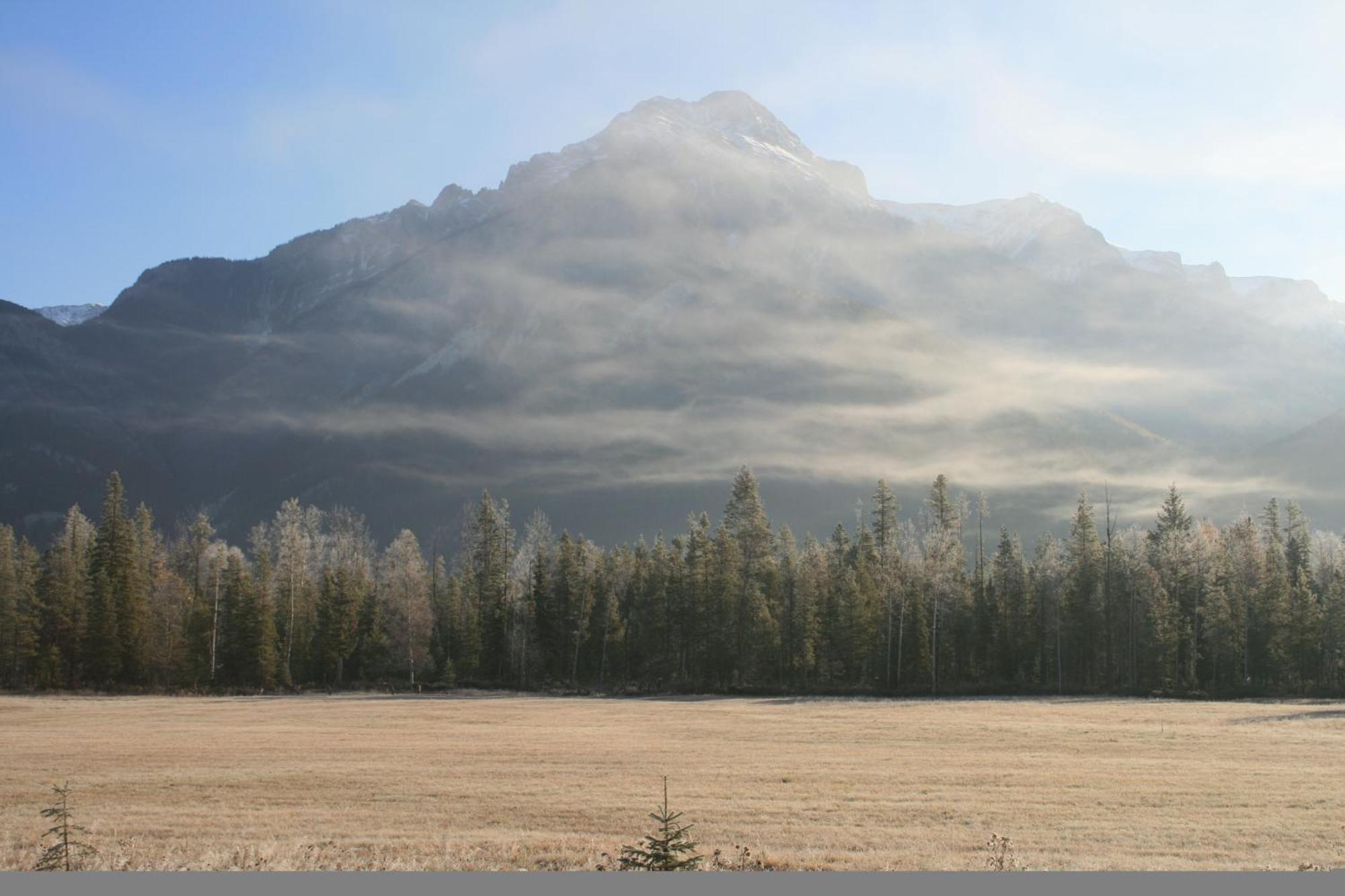 Rocky Mountain Cabins And Home Golden Εξωτερικό φωτογραφία